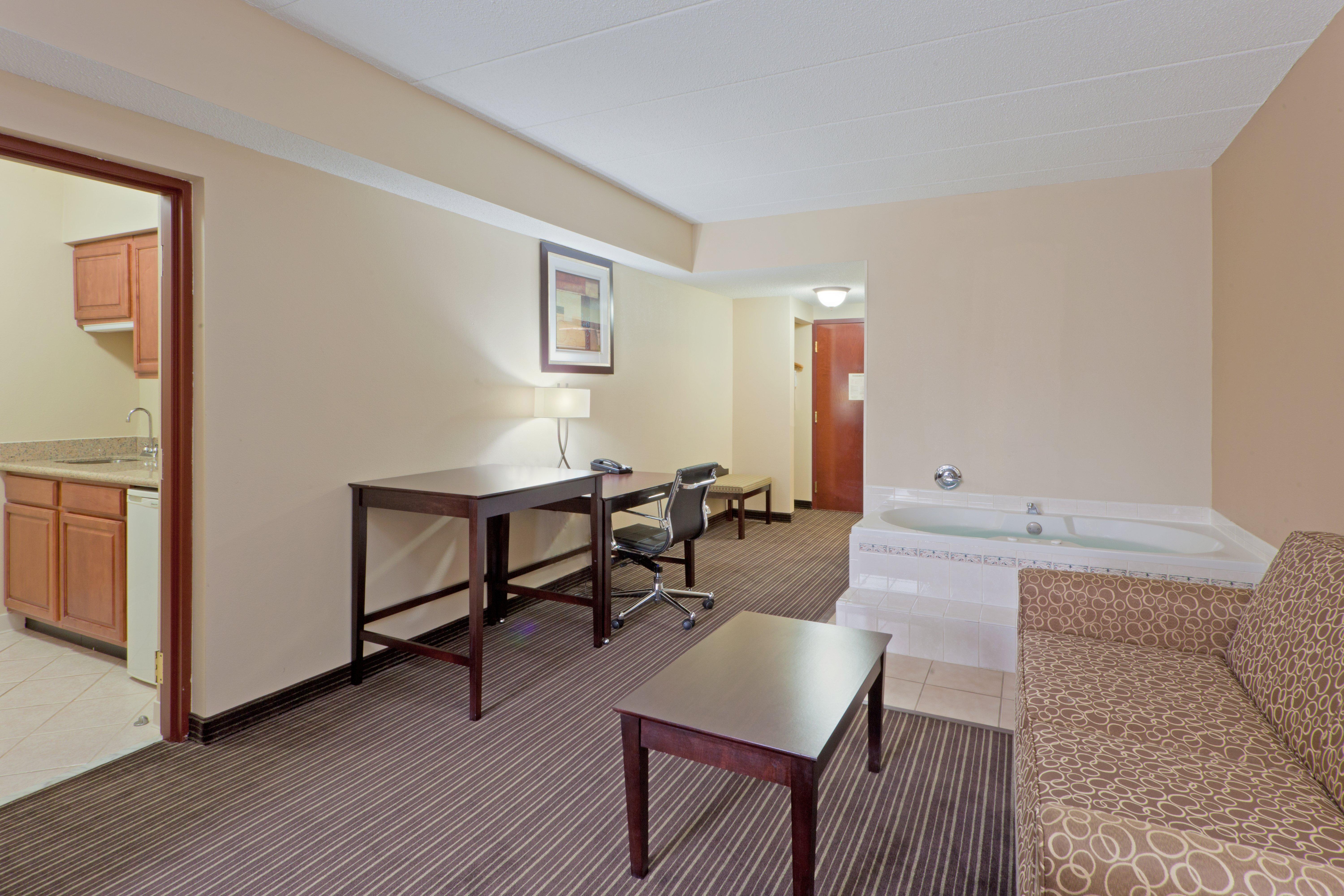 Holiday Inn Express Hotel & Suites Charleston-Southridge, An Ihg Hotel Eksteriør bilde