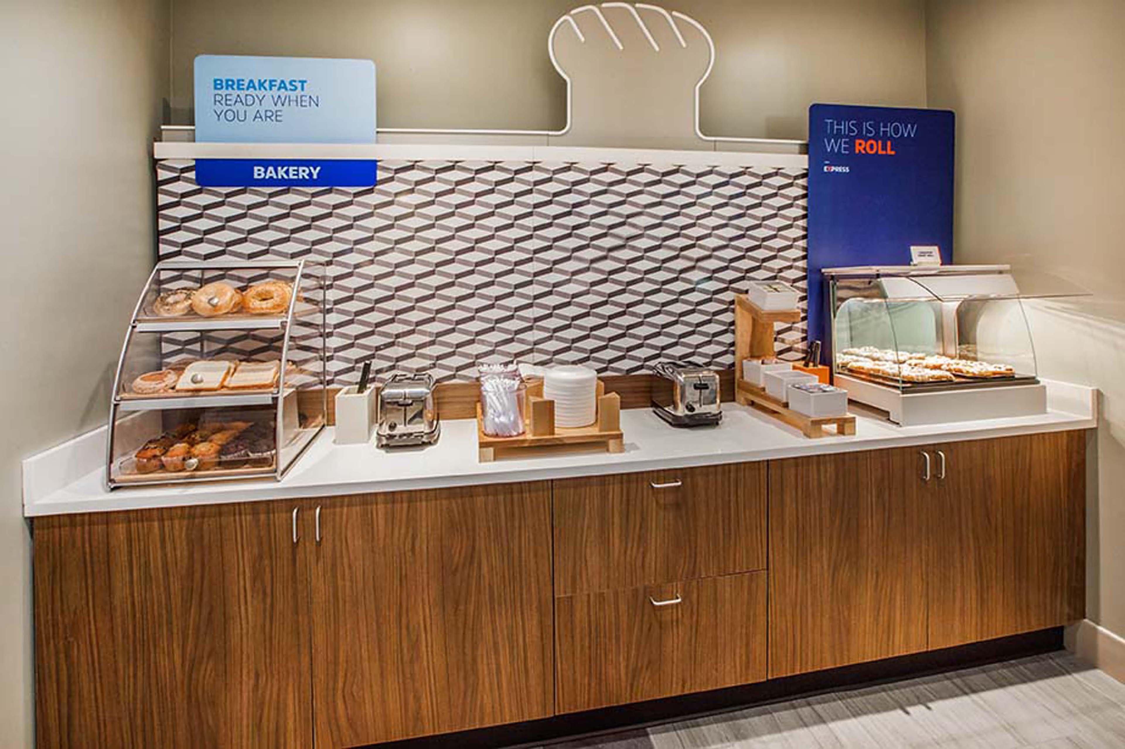 Holiday Inn Express Hotel & Suites Charleston-Southridge By Ihg Eksteriør bilde
