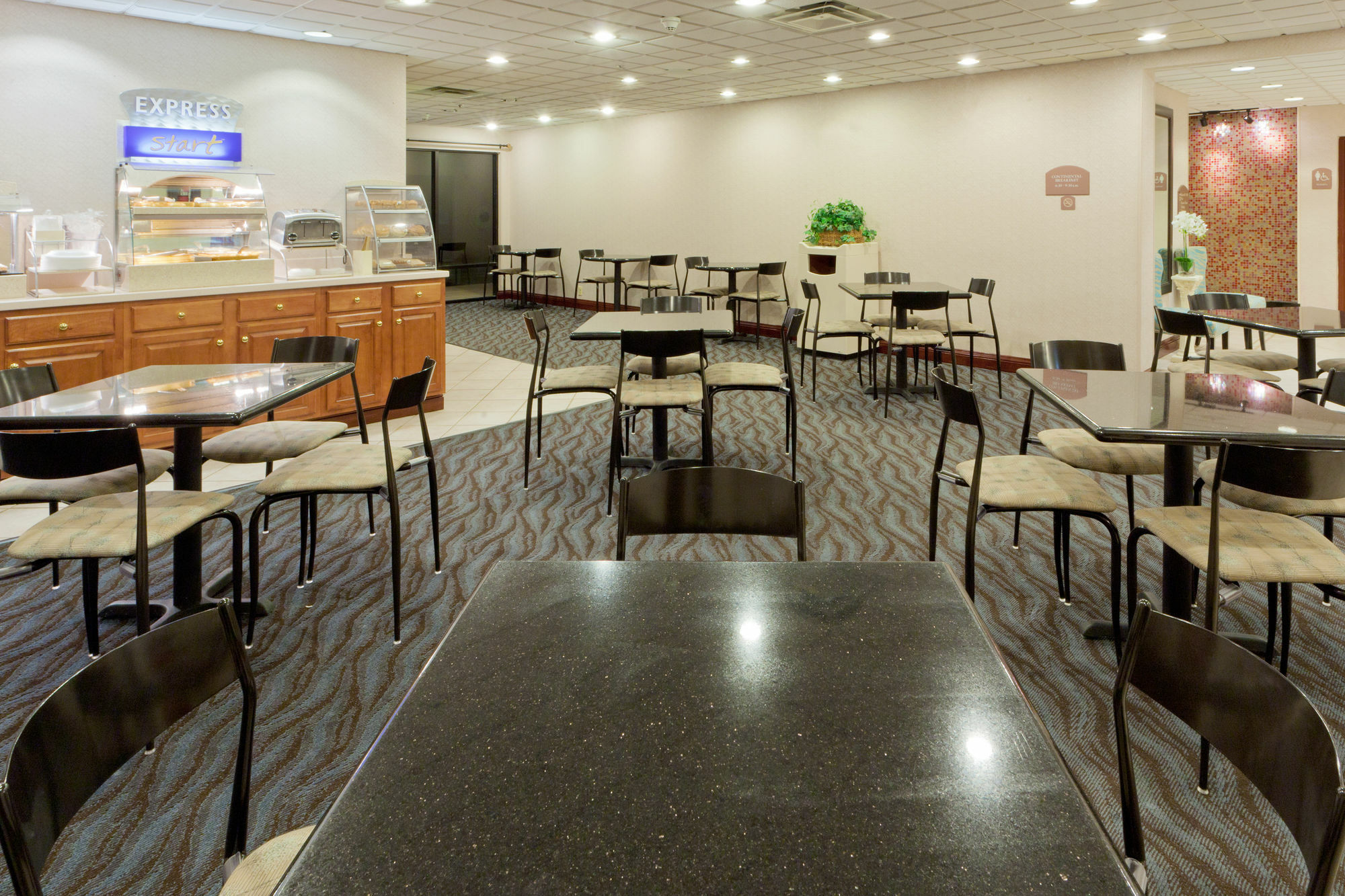 Holiday Inn Express Hotel & Suites Charleston-Southridge By Ihg Eksteriør bilde