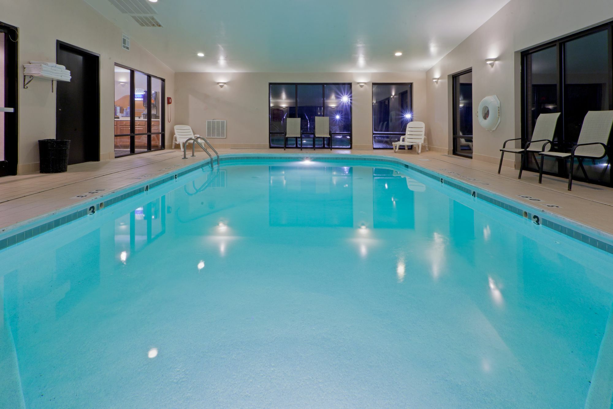 Holiday Inn Express Hotel & Suites Charleston-Southridge By Ihg Eksteriør bilde